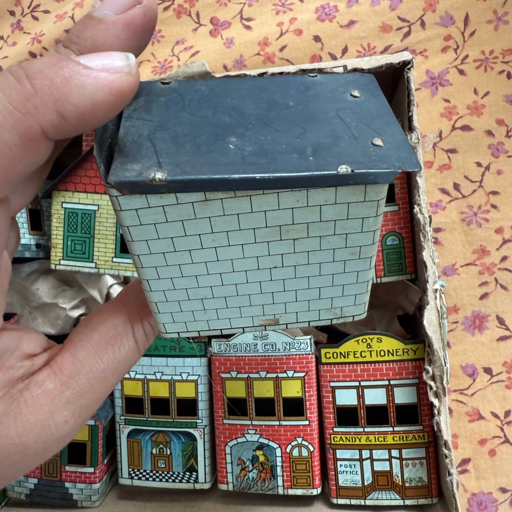 Vintage 1914 West Bros Tin Candy Container - Picture 5 of 5